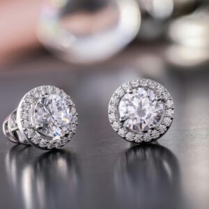 Luxurious diamond earrings with sparkling stones, showcasing elegance and style.